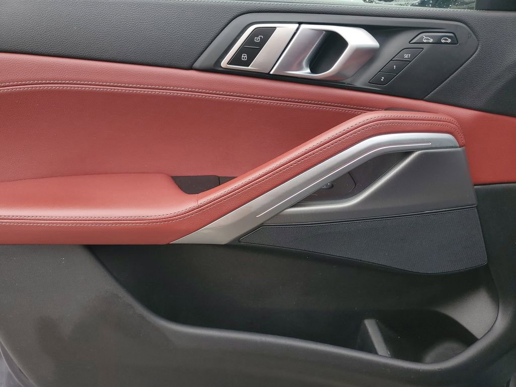 Used 2021 BMW X6 xDrive40i w/ M Sport Package image 14