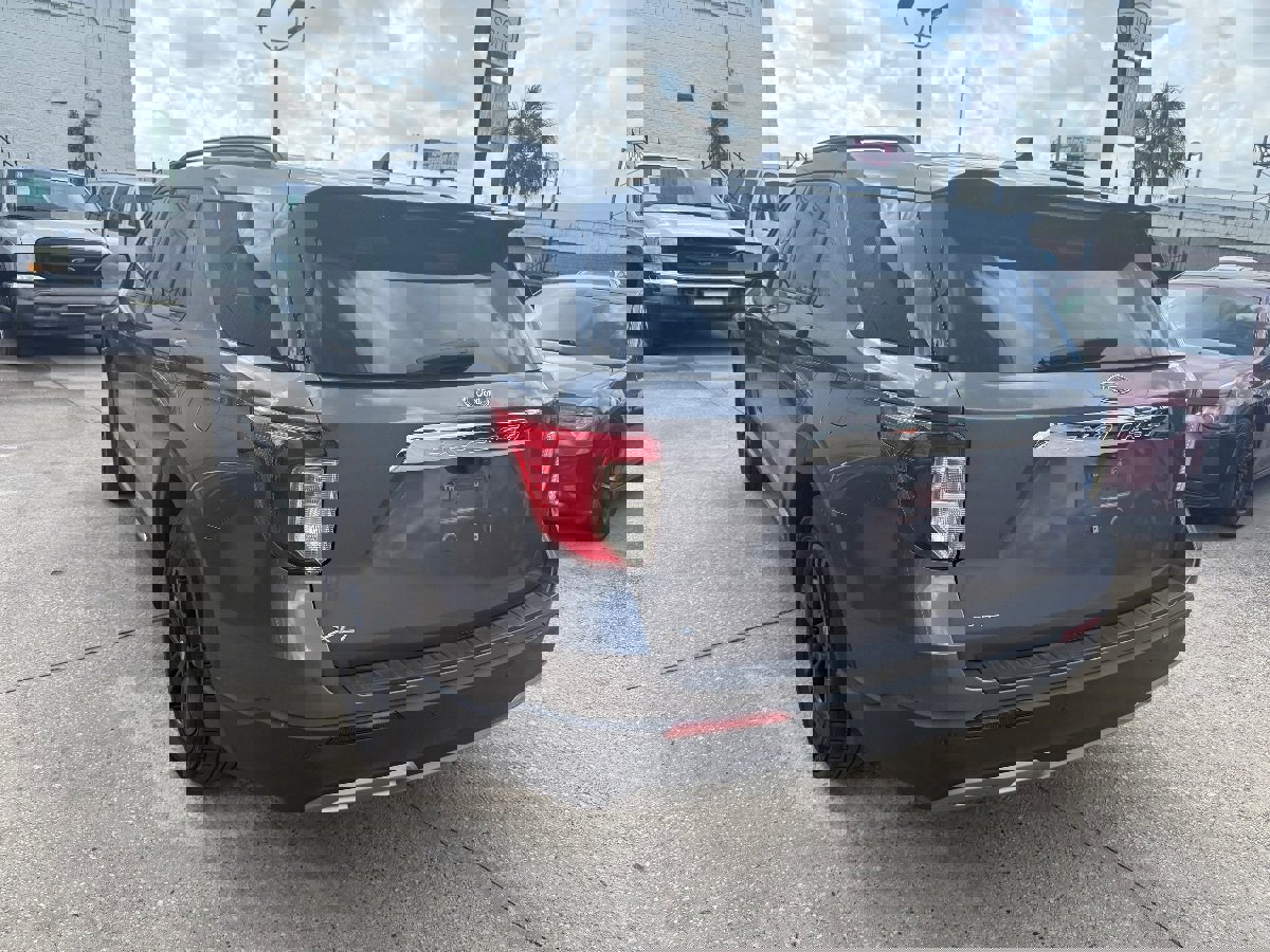 Used 2024 Ford Explorer XLT w/ Equipment Group 202A image 6