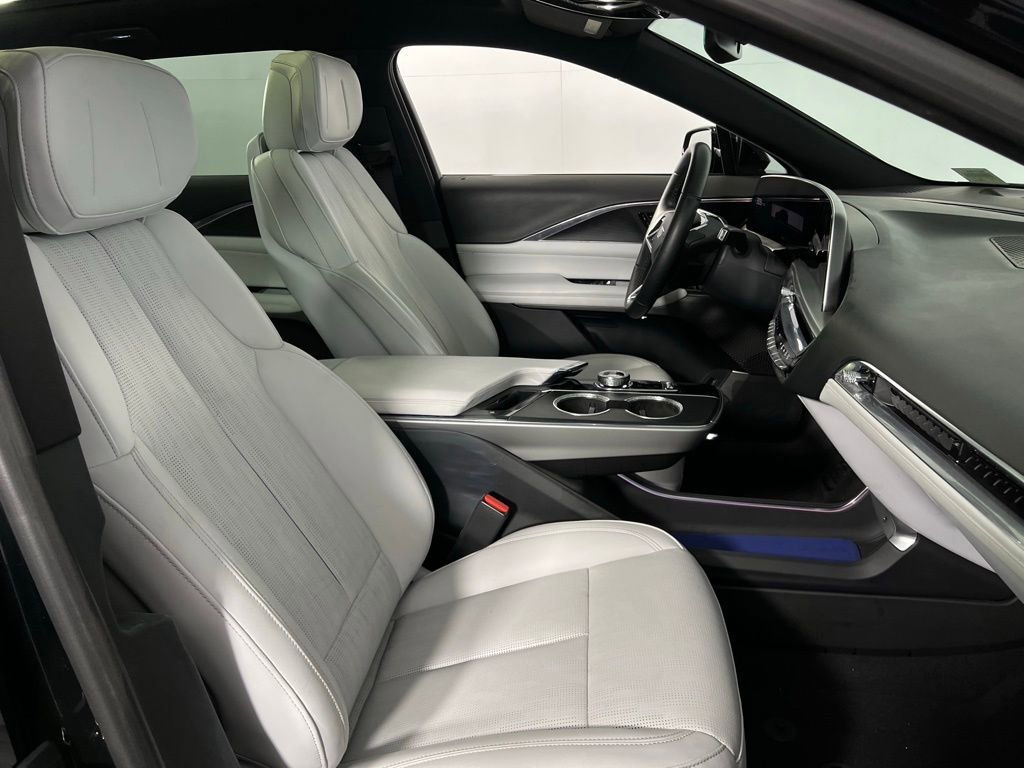 Used 2024 Cadillac Lyriq Sport image 34