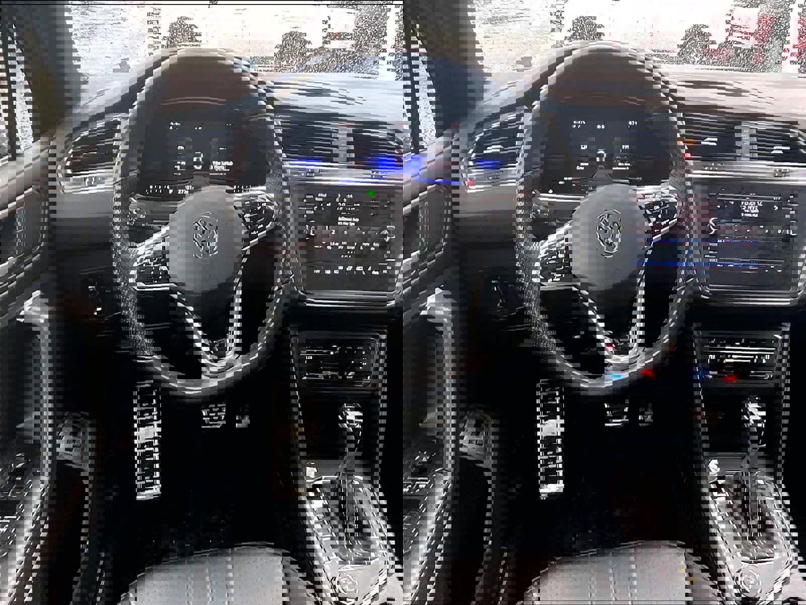 Used 2022 Volkswagen Tiguan SE R-Line image 18