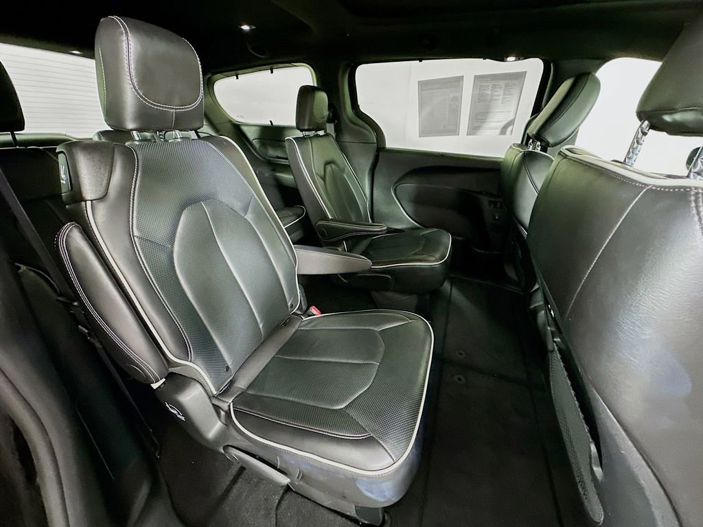 Used 2025 Chrysler Pacifica Limited FWD image 37