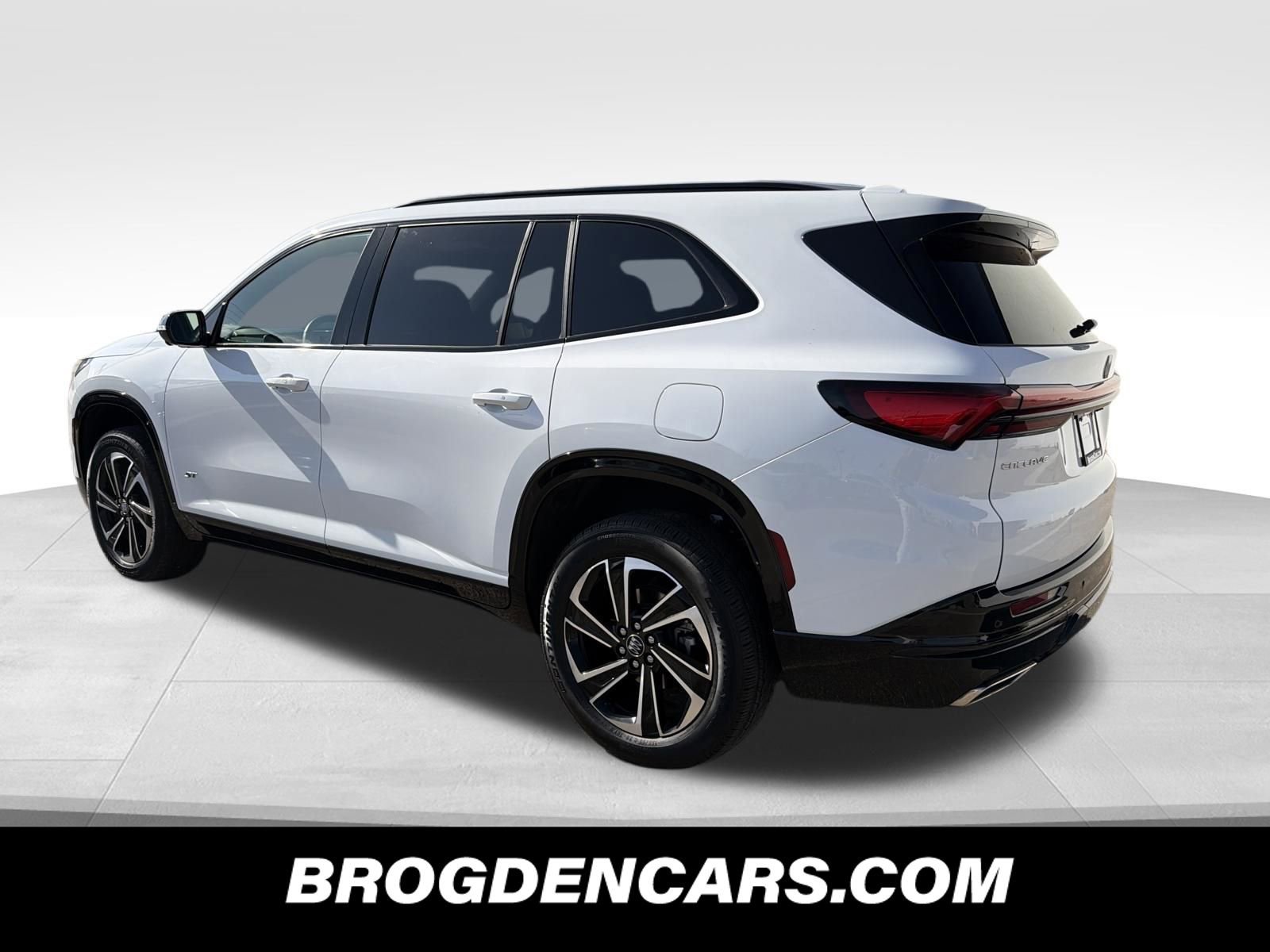 Used 2025 Buick Enclave Sport Touring image 6