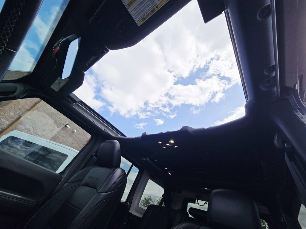 Used 2023 Jeep Wrangler Unlimited Sahara w/ Cold Weather Group AWD/4WD image 9