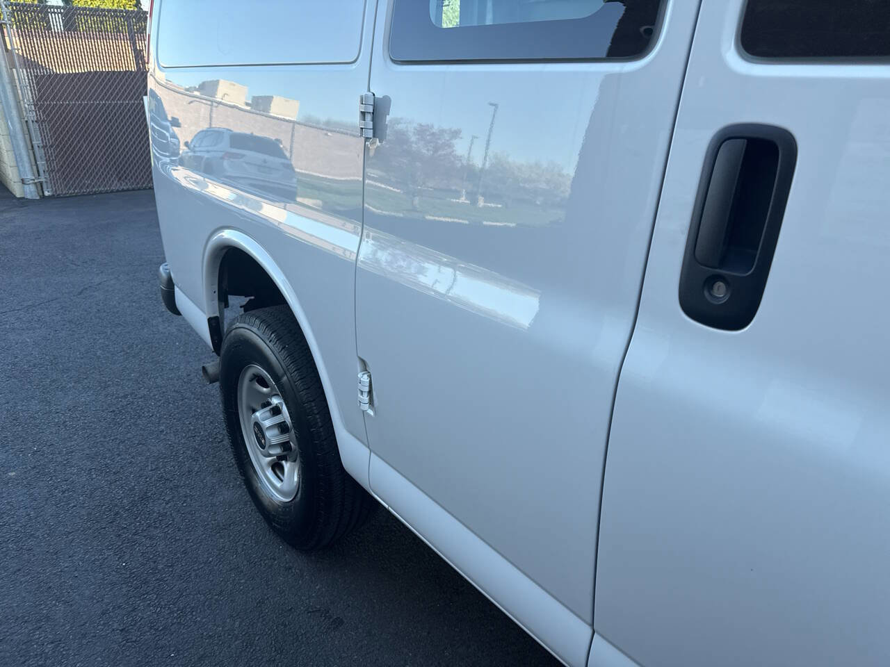 Used 2024 GMC Savana 2500 w/ Driver Convenience Package image 15