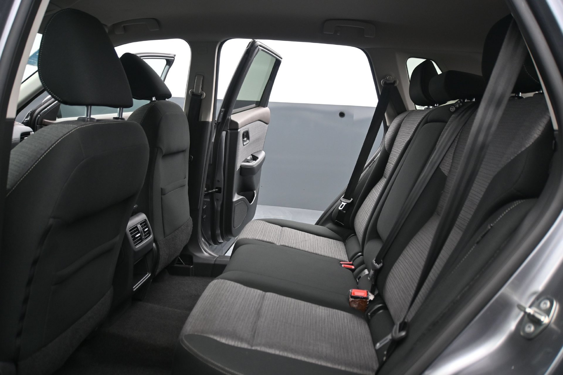 Used 2021 Nissan Rogue S AWD/4WD image 16