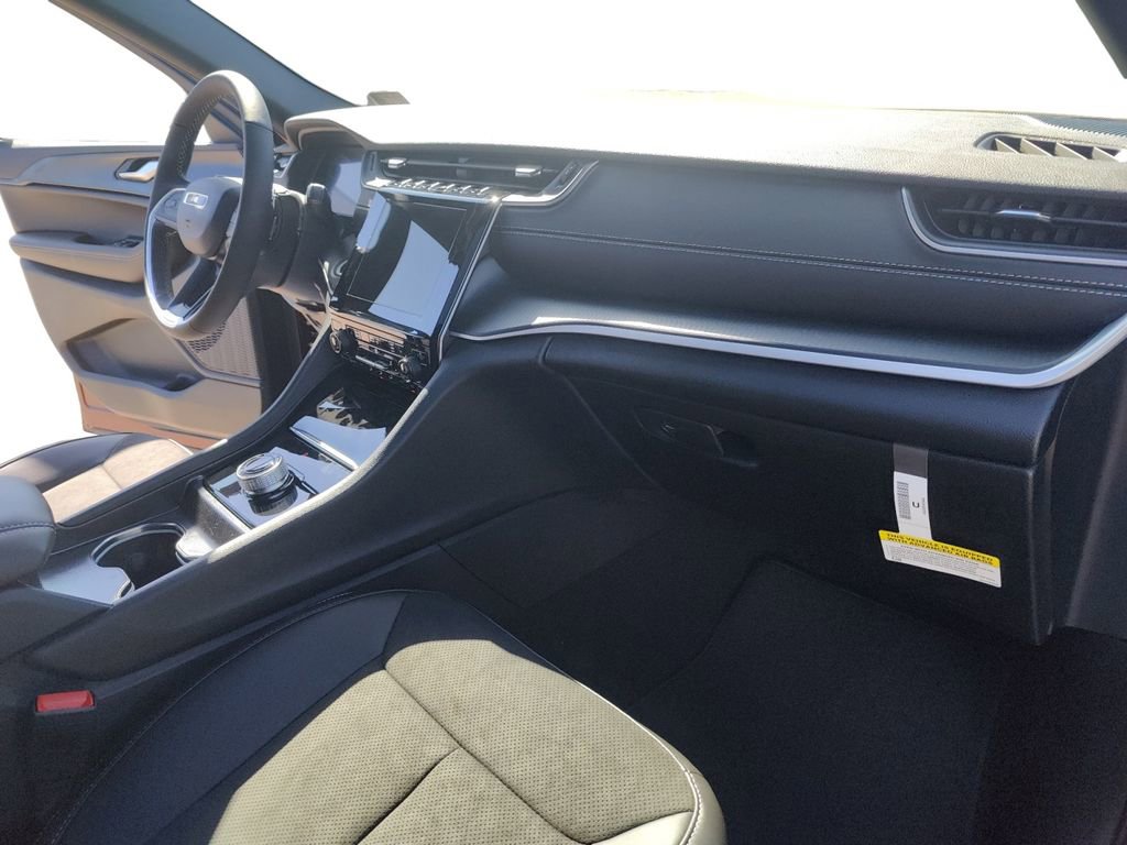 New 2025 Jeep Grand Cherokee 4WD image 17