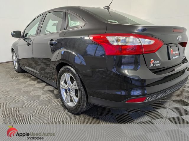 Used 2014 Ford Focus SE w/ SE Winter Package FWD image 4