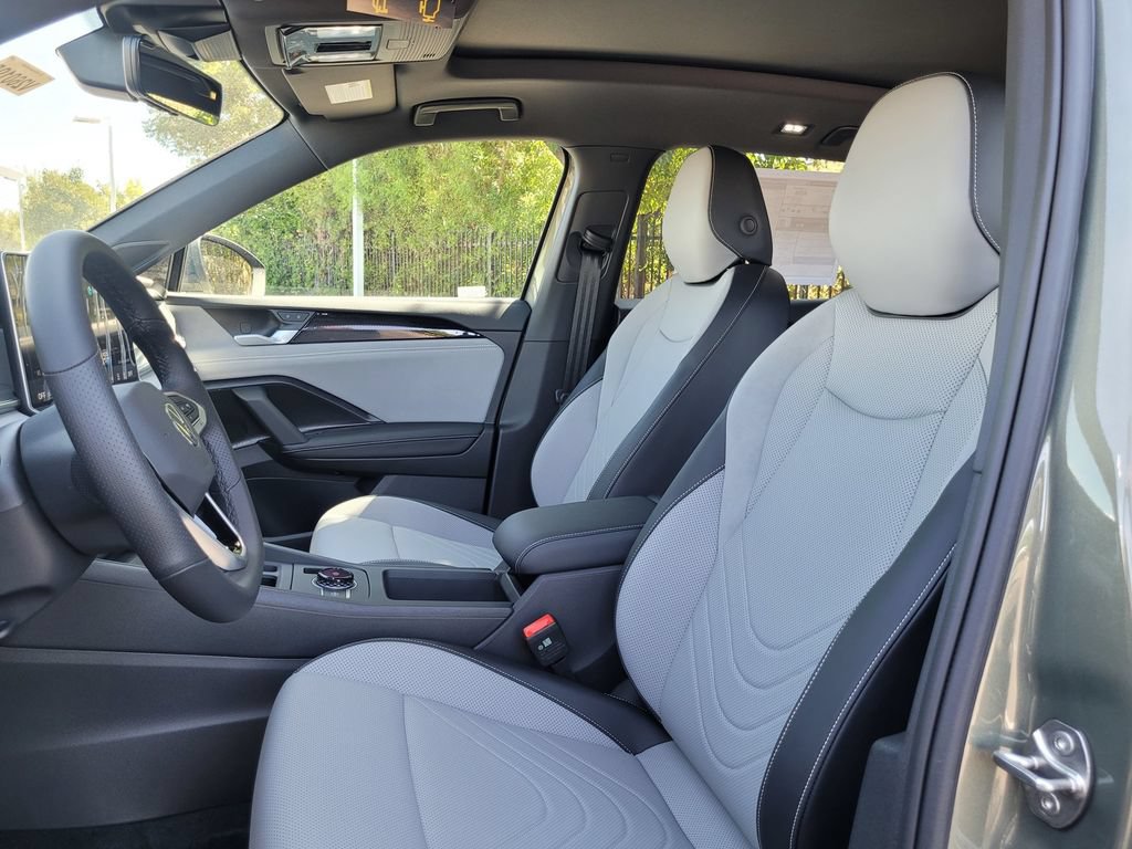 New 2026 Volkswagen Tiguan SE R-Line FWD image 11