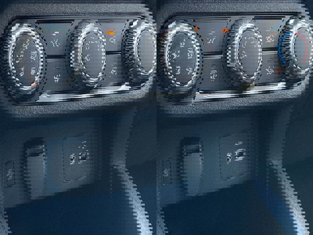 New 2025 Nissan Versa SV w/ Trunk Package image 29