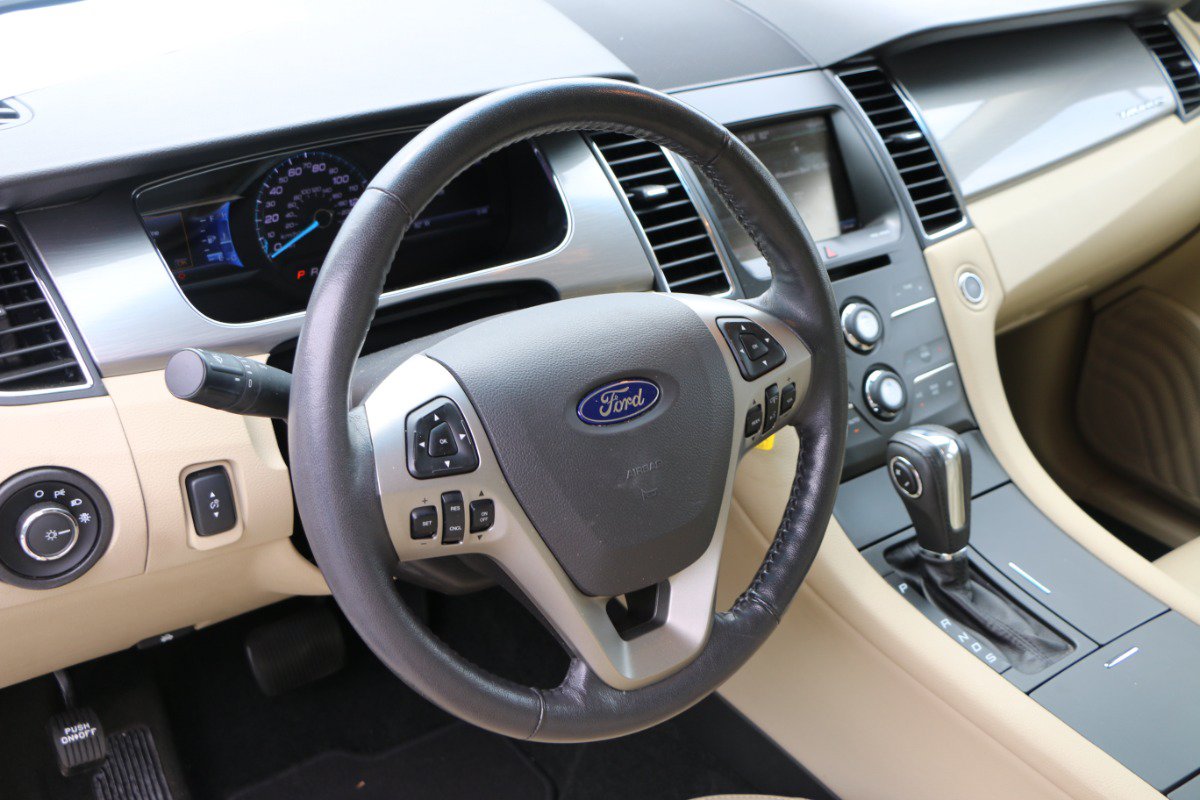 Used 2014 Ford Taurus SEL w/ Equipment Group 201A FWD image 16