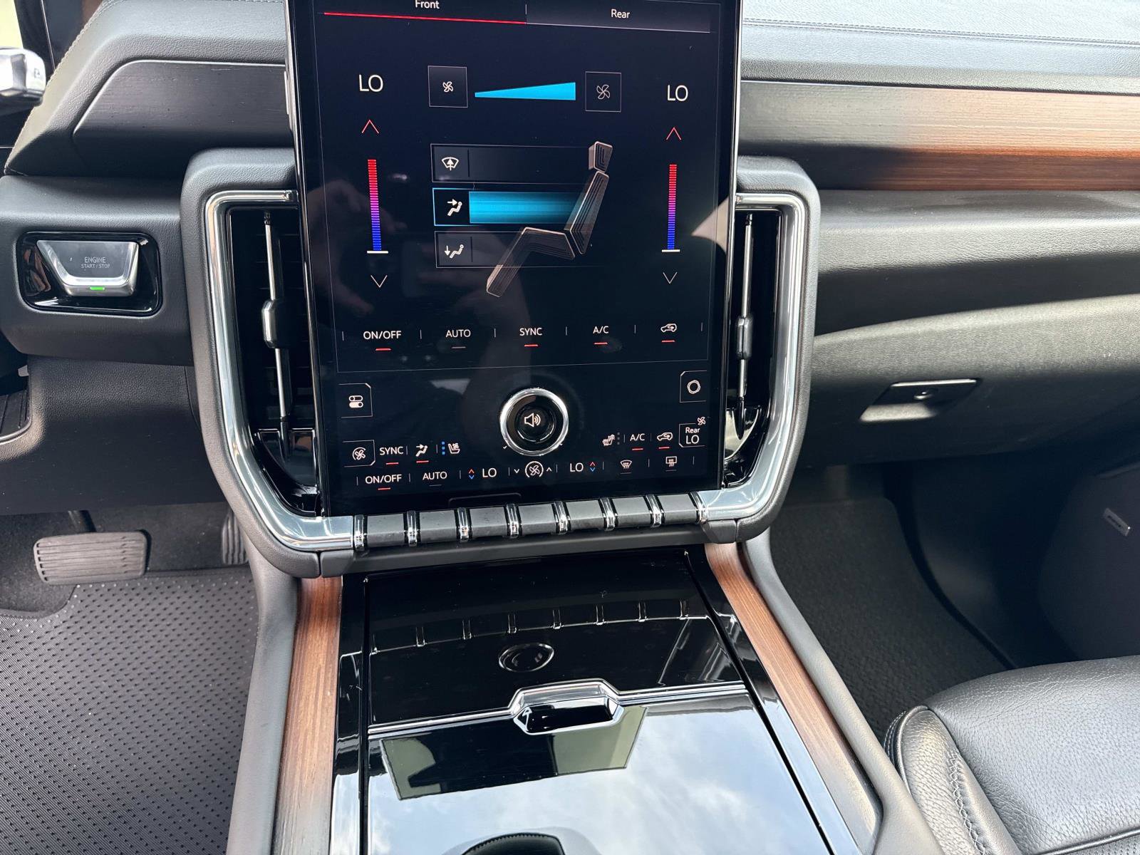 Used 2025 GMC Yukon Denali image 27