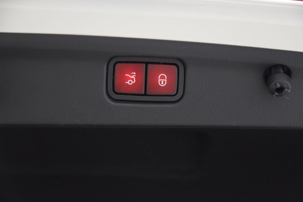 Used 2022 Mercedes-Benz C 300 Sedan image 29