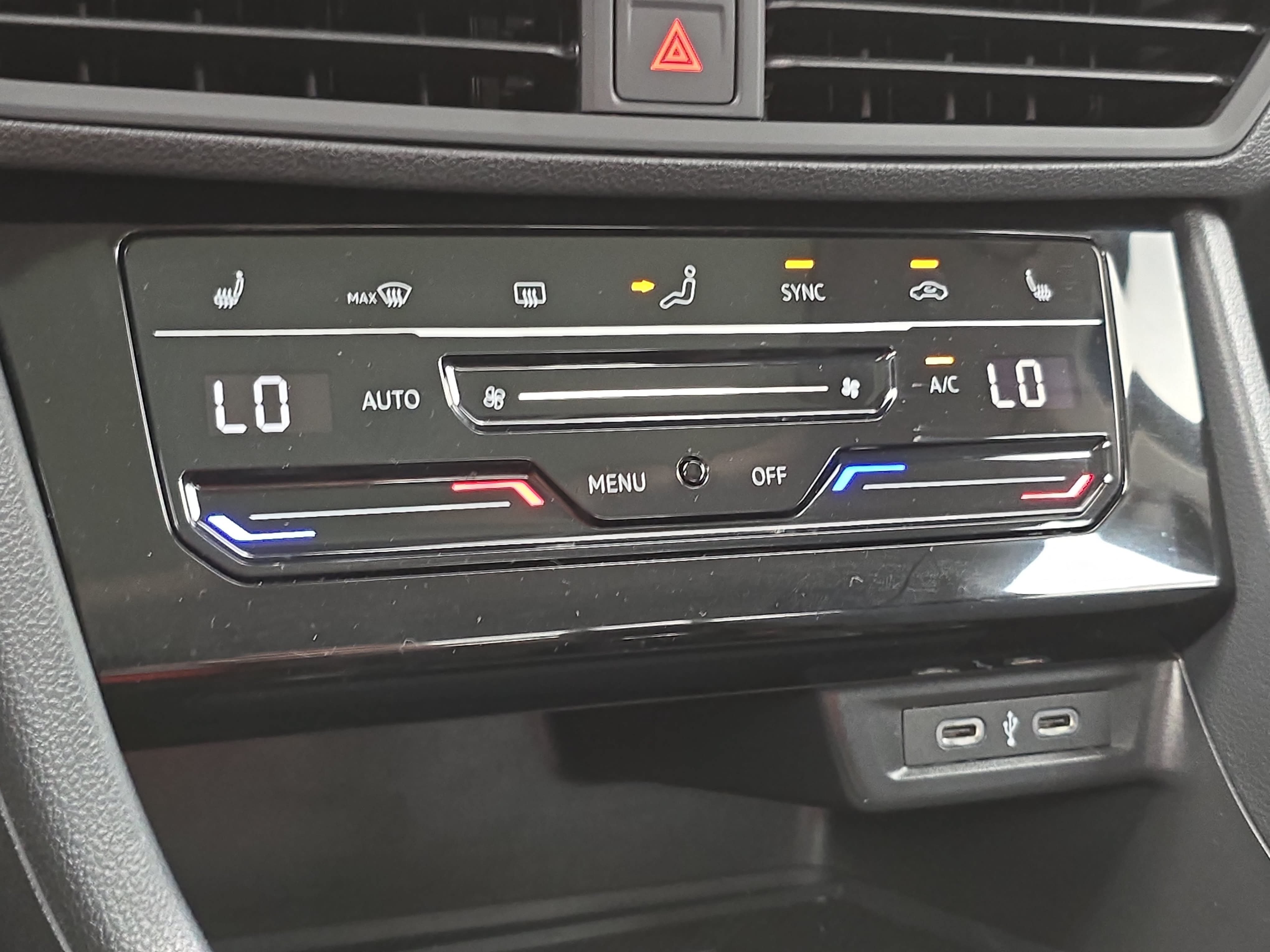 Certified 2025 Volkswagen Jetta SE w/ Sunroof Package FWD image 23
