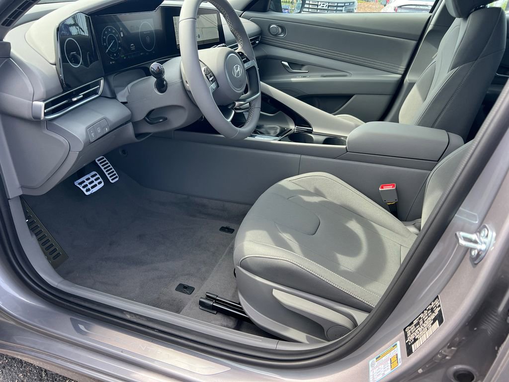 Certified 2025 Hyundai Elantra SEL FWD image 9