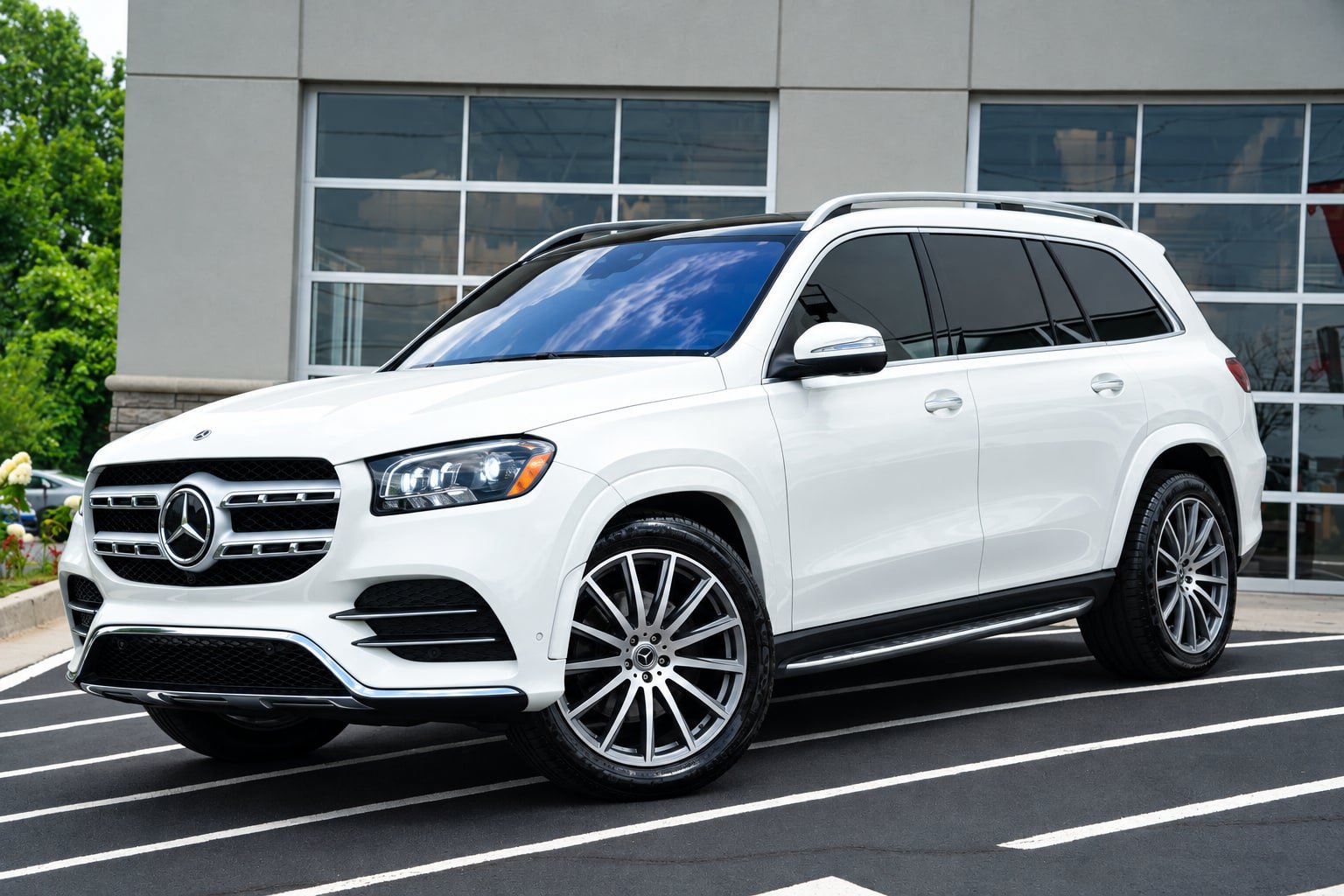 Used 2023 Mercedes-Benz GLS 450 4MATIC image 2