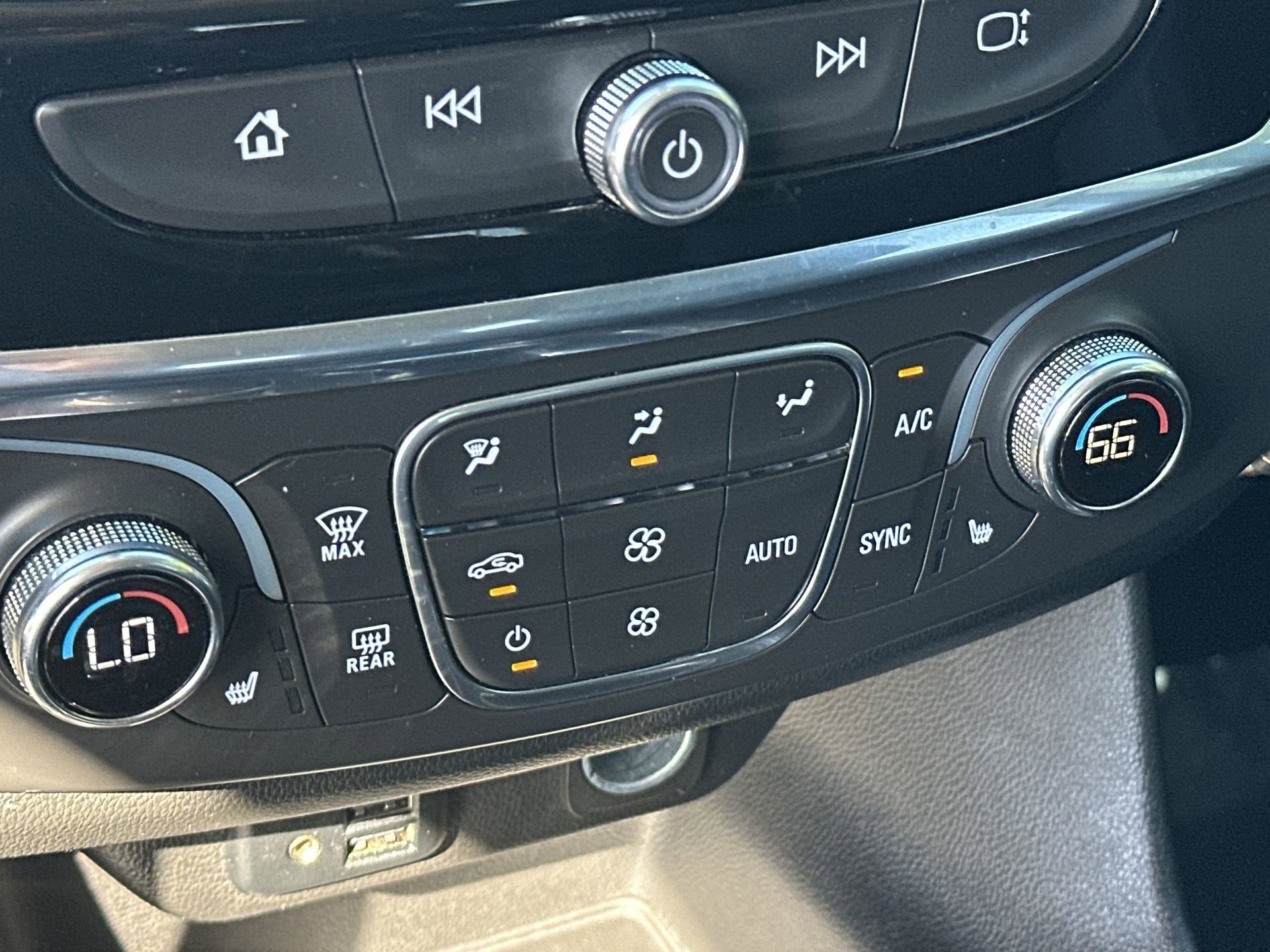 Used 2020 Chevrolet Traverse RS image 17