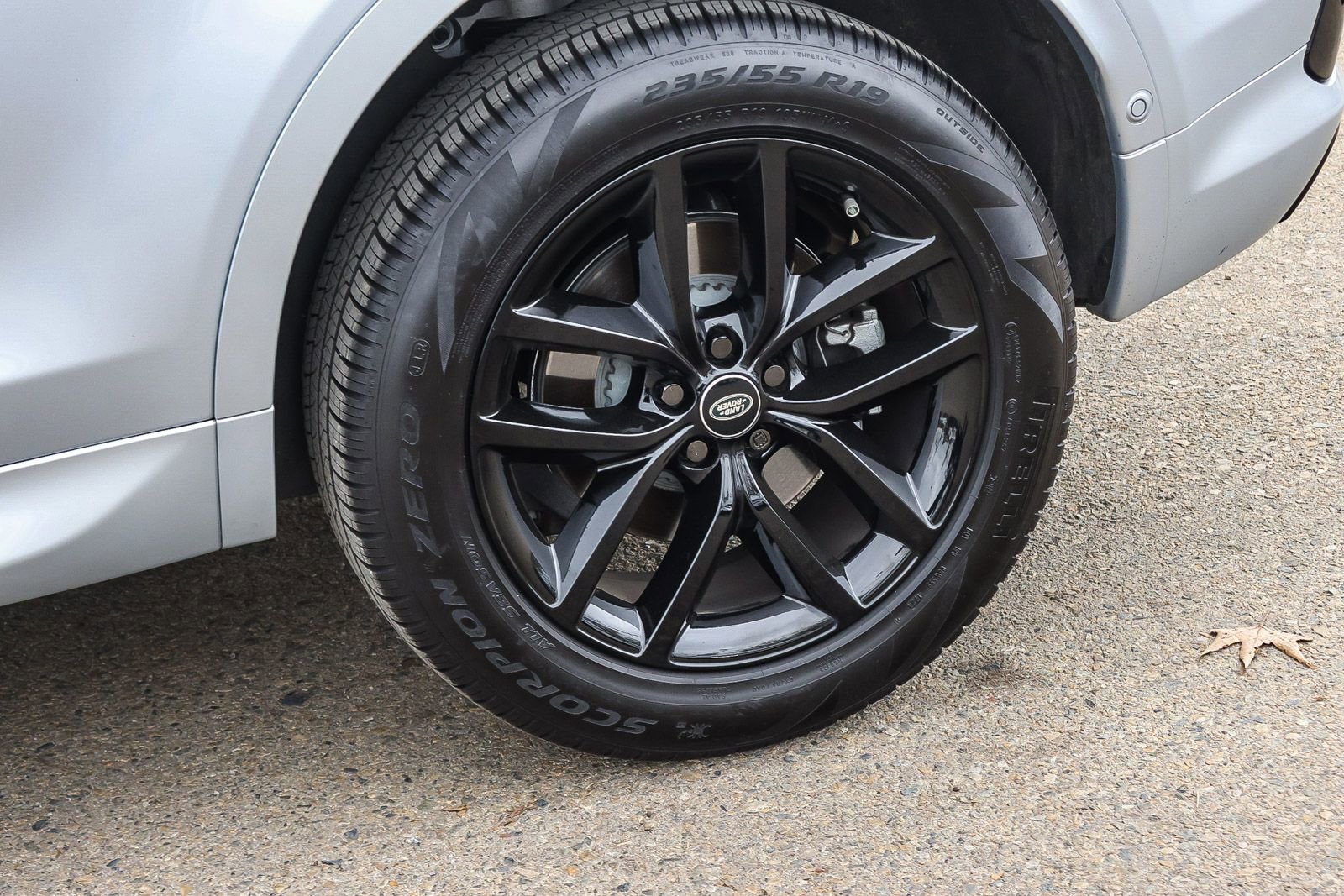 Used 2024 Land Rover Discovery Sport S image 9