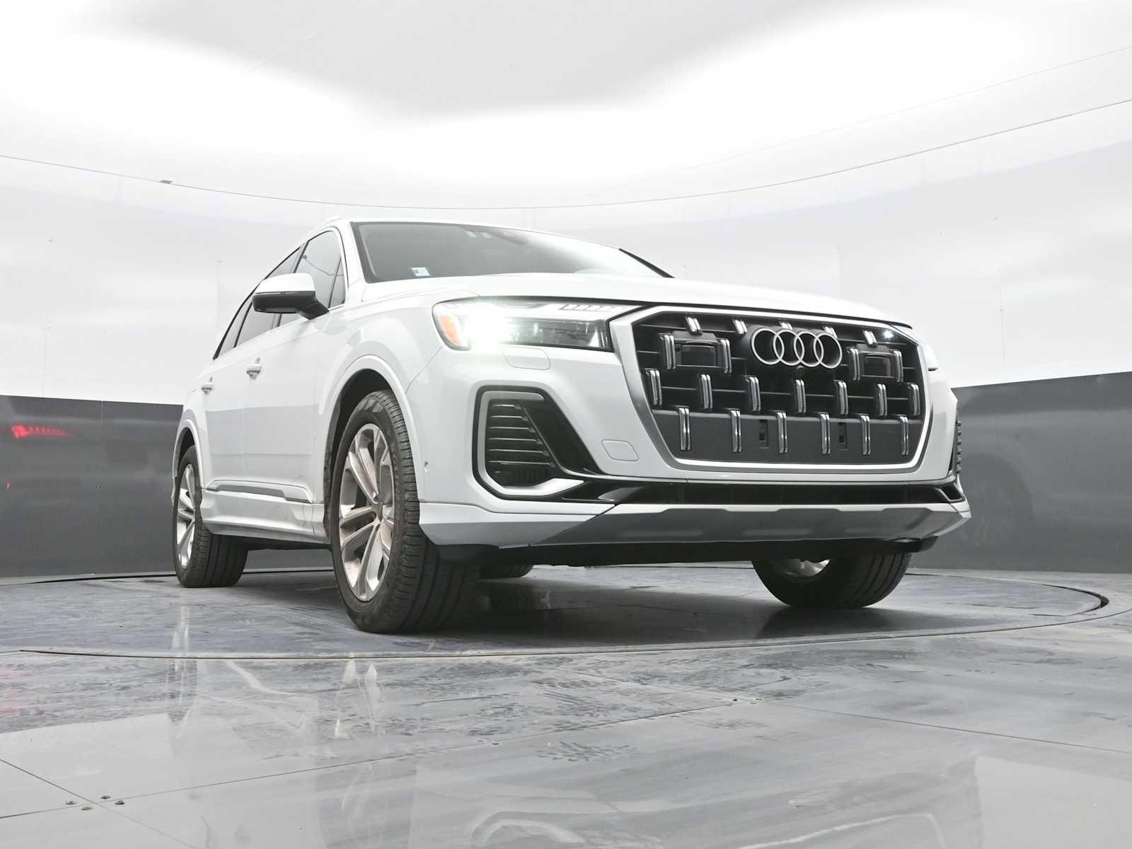 Used 2025 Audi Q7 3.0T Prestige w/ Prestige Package AWD/4WD image 34