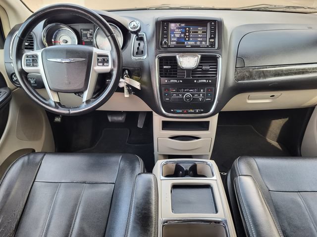 Used 2016 Chrysler Town & Country Touring FWD image 26