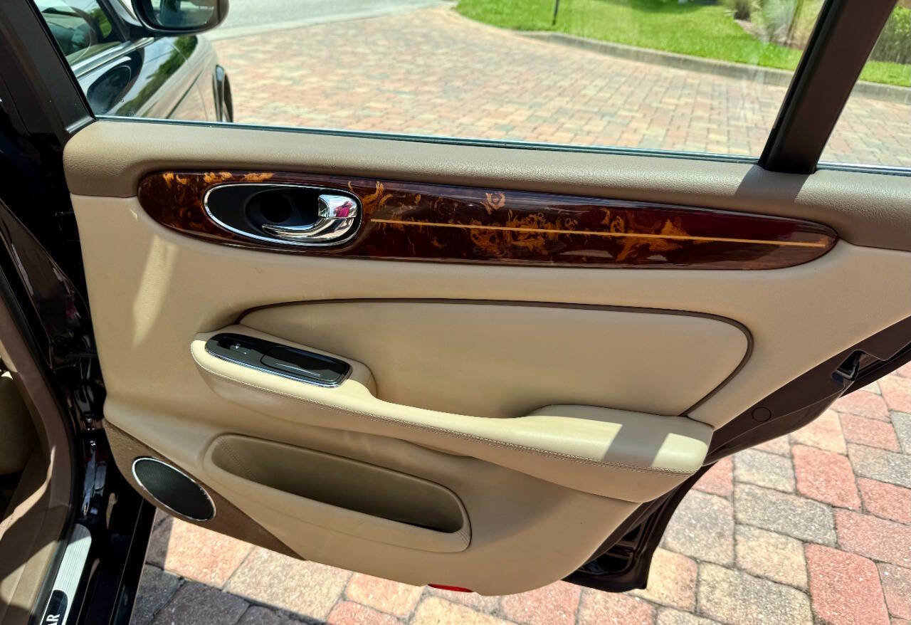 Used 2006 Jaguar XJ Vanden Plas image 28