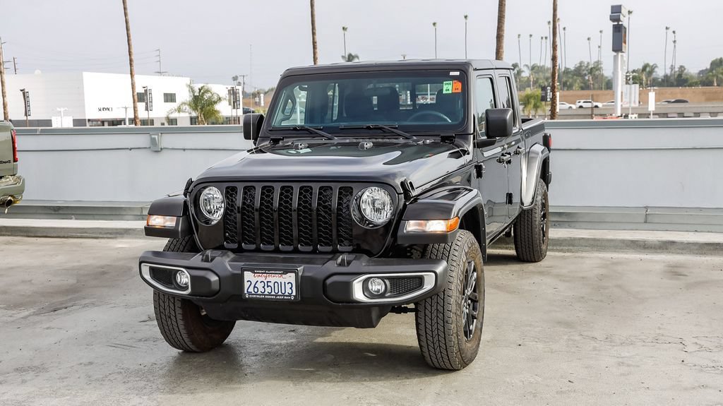 Used 2023 Jeep Gladiator Sport AWD/4WD image 4