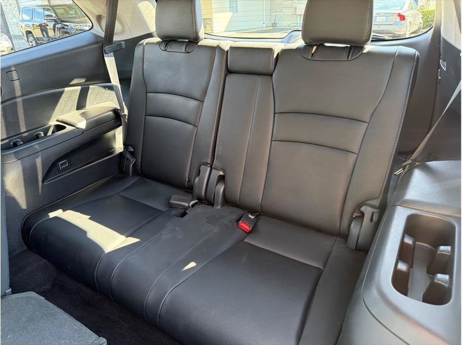 Used 2017 Honda Pilot Touring image 14
