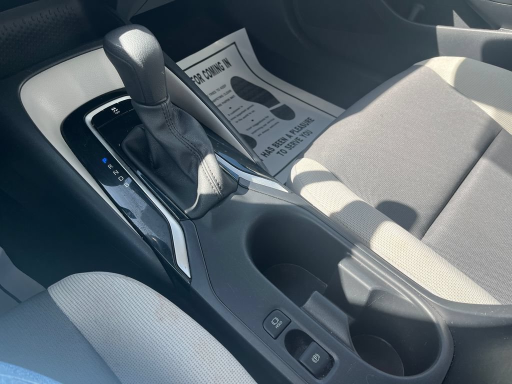 Used 2024 Toyota Corolla LE w/ LE Convenience Package FWD image 19