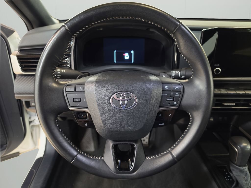 Used 2025 Toyota Camry SE FWD image 19