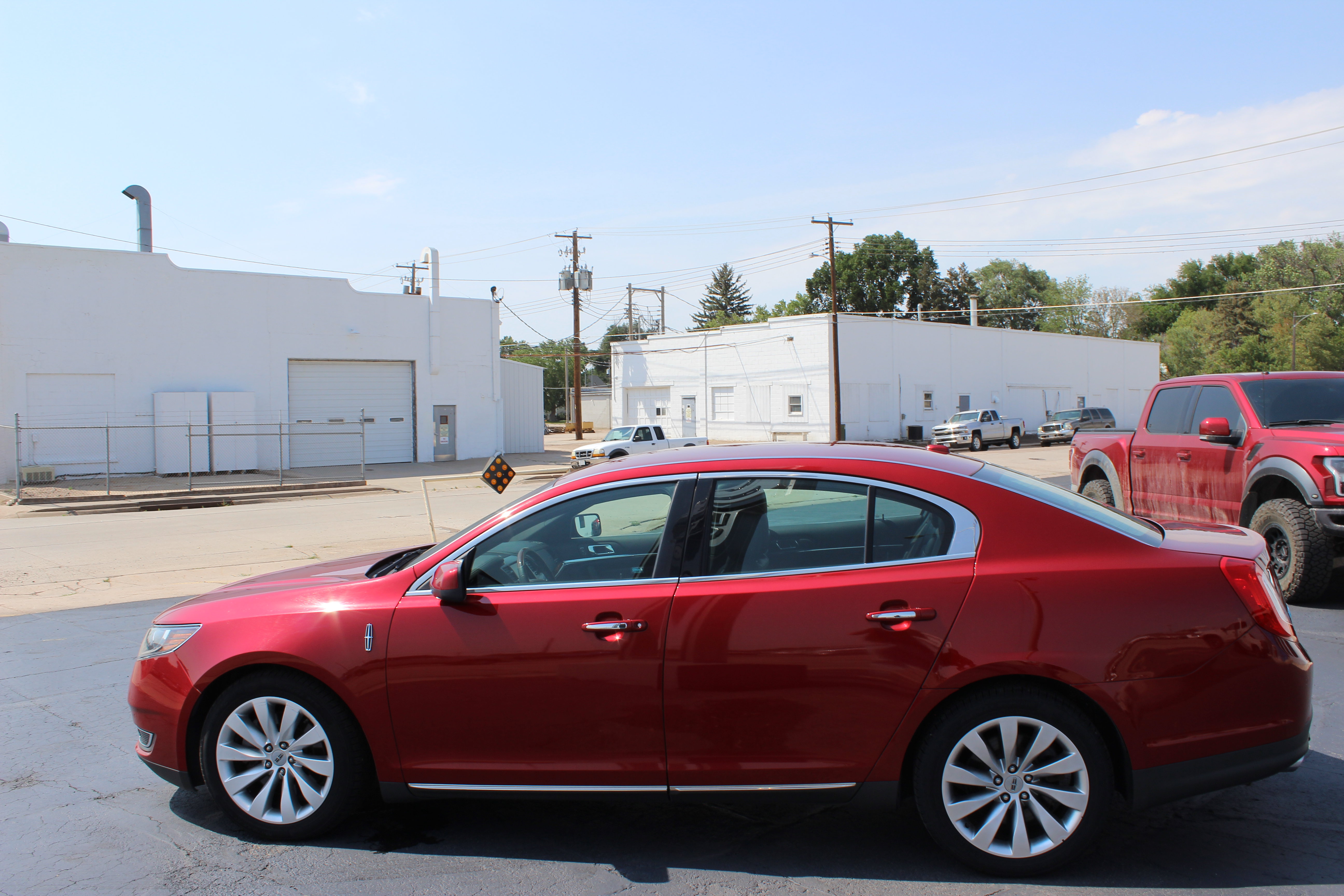 Used 2013 Lincoln MKS FWD image 3