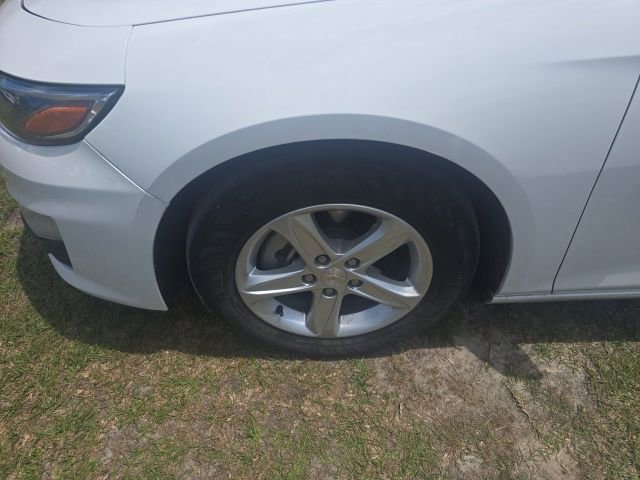Used 2024 Chevrolet Malibu LT FWD image 2