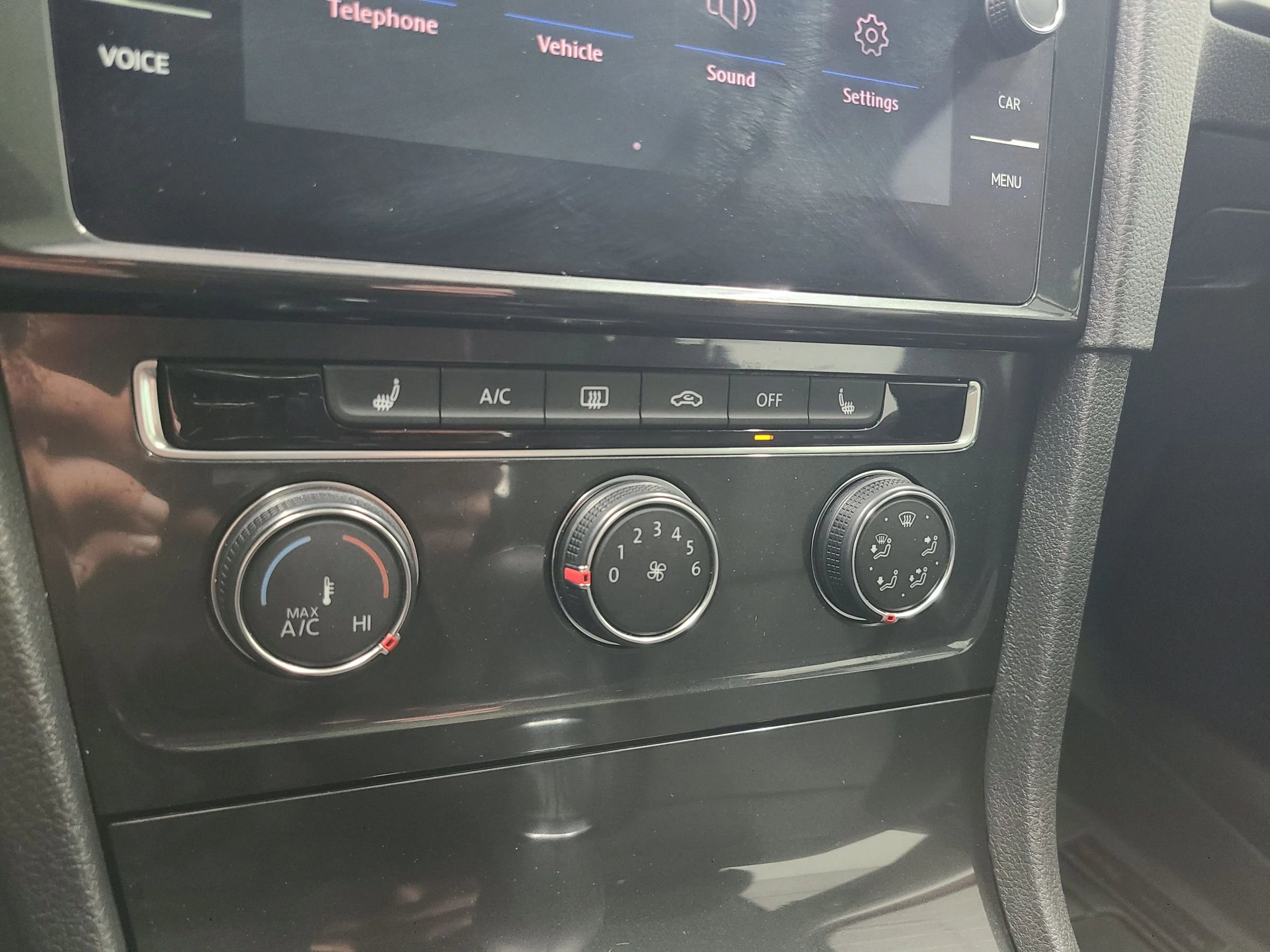 Used 2018 Volkswagen Golf SE image 34