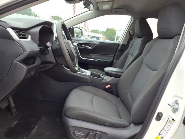 Used 2025 Toyota RAV4 XLE FWD image 17