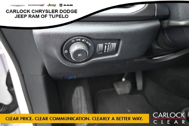 Used 2025 Chrysler Pacifica Select FWD image 16