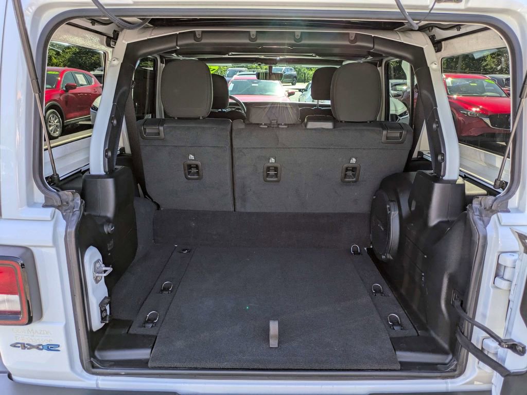 Used 2023 Jeep Wrangler Unlimited w/ Sun & Screen Package AWD/4WD image 14