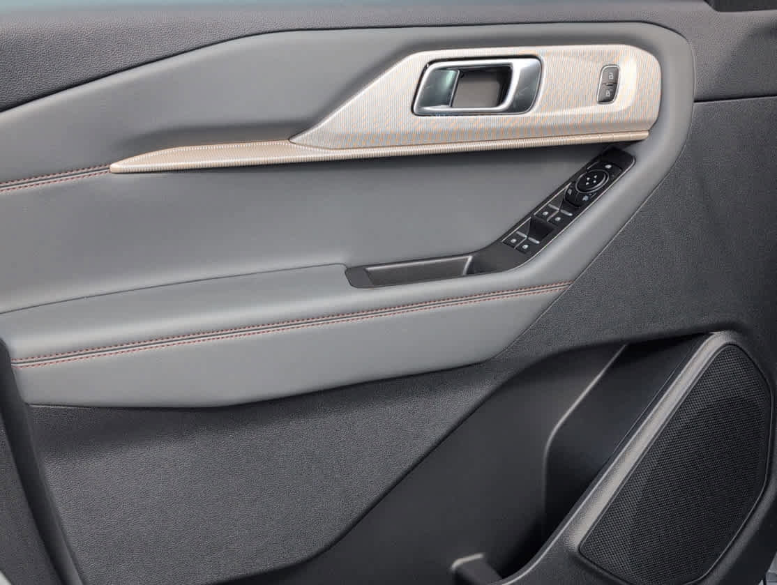 New 2025 Ford Explorer Active w/ Active Comfort Package image 6