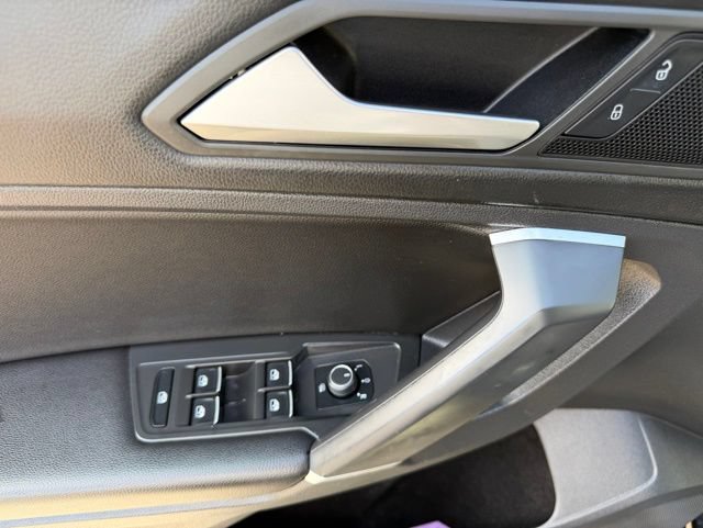 Used 2020 Volkswagen Tiguan SE AWD/4WD image 12