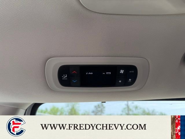 Used 2023 Chrysler Pacifica Touring-L image 31