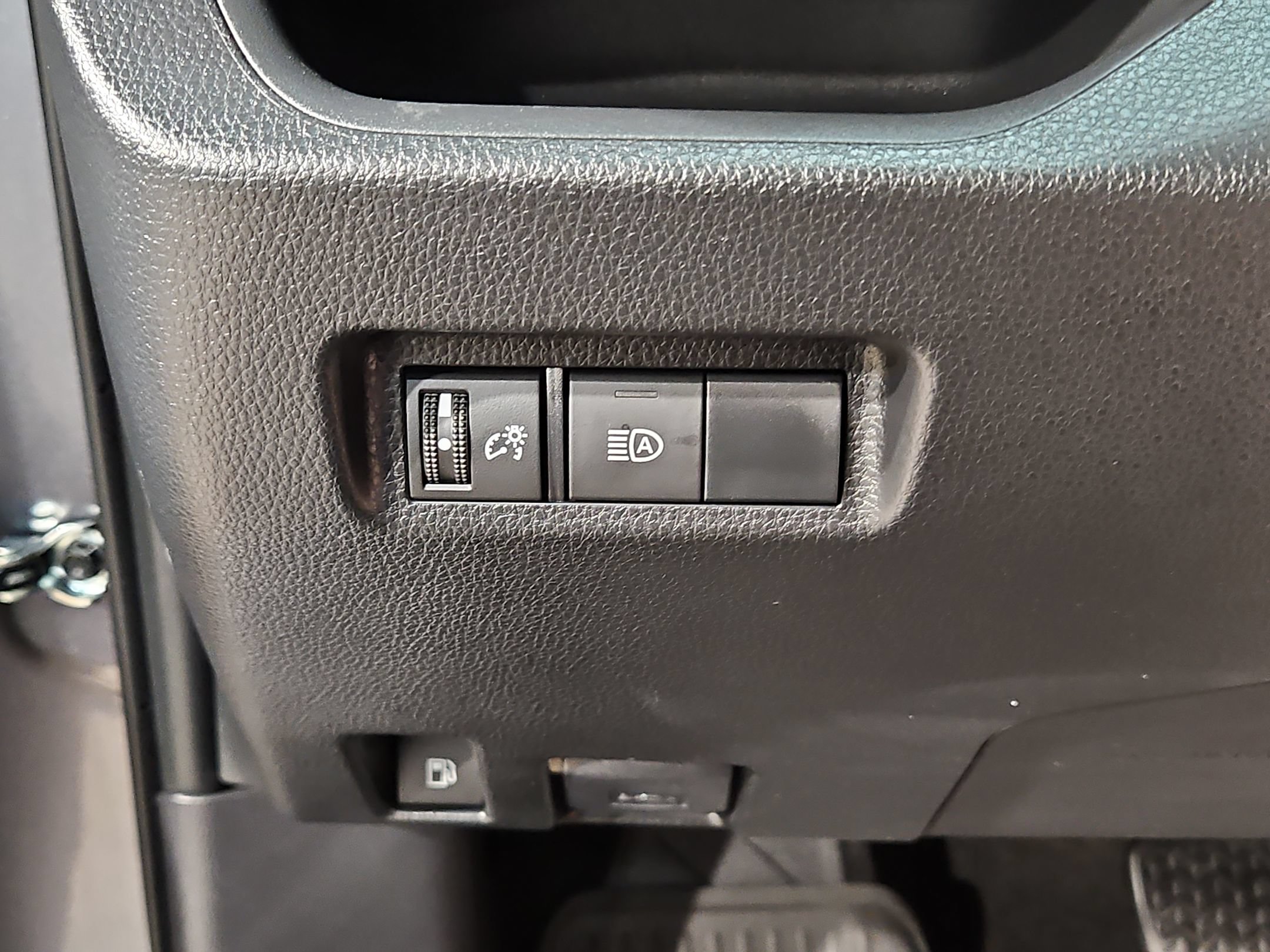 Certified 2025 Toyota RAV4 LE AWD/4WD image 24