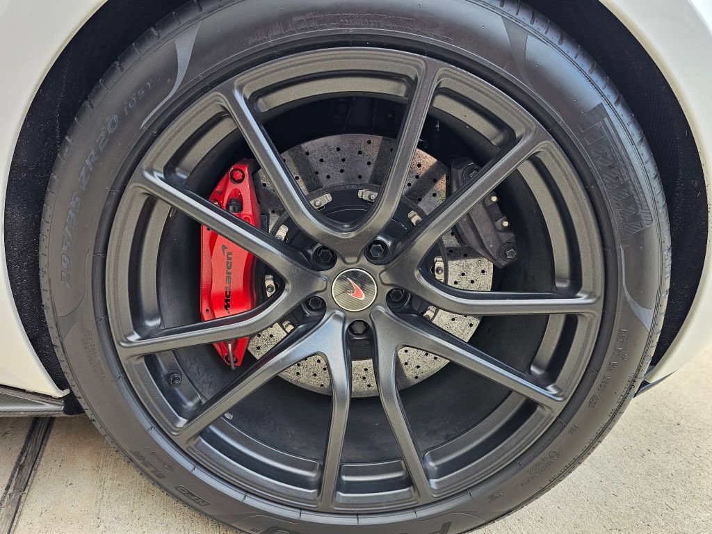Used 2016 McLaren 570S Coupe RWD image 26