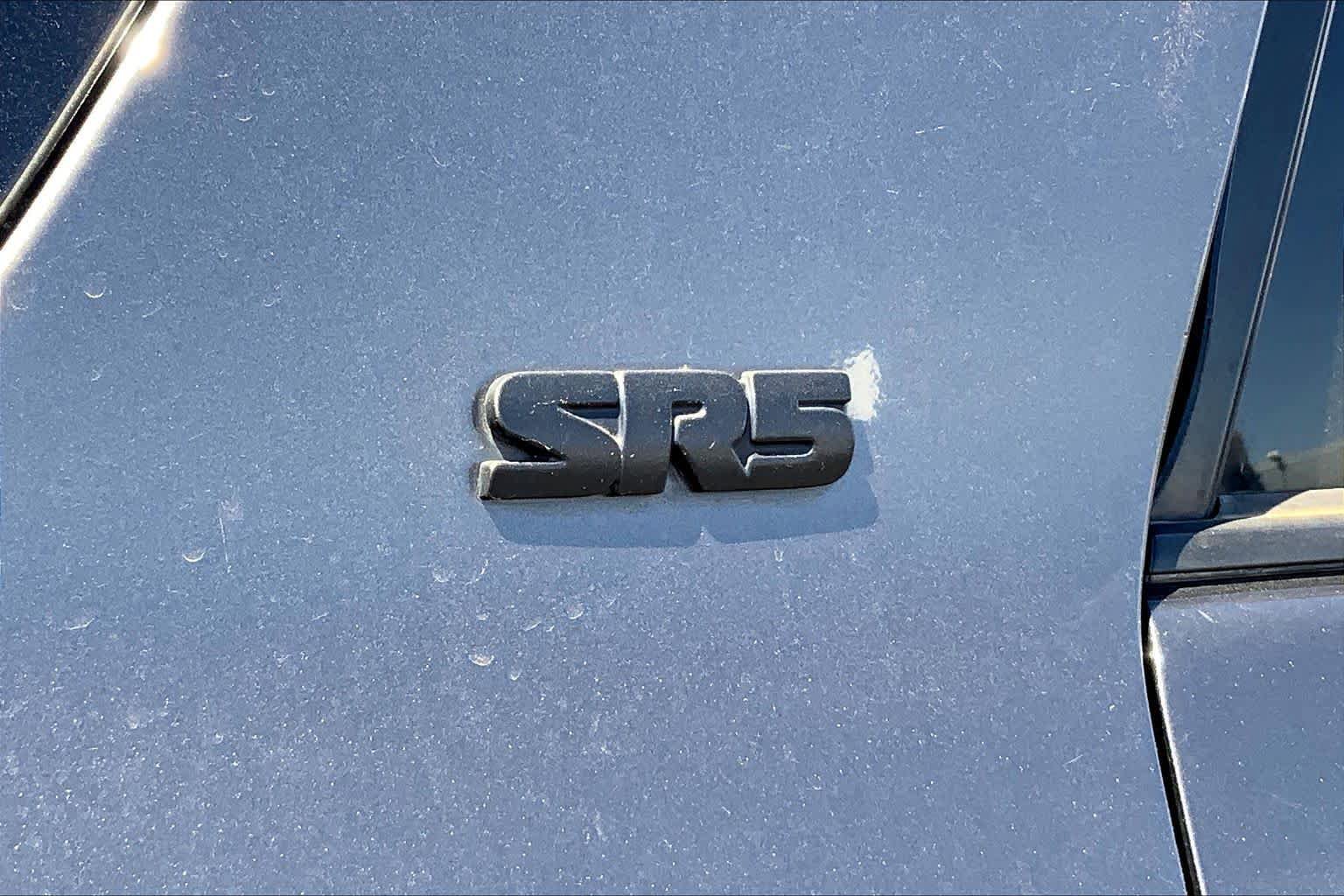 Used 2015 Toyota 4Runner SR5 AWD/4WD image 9