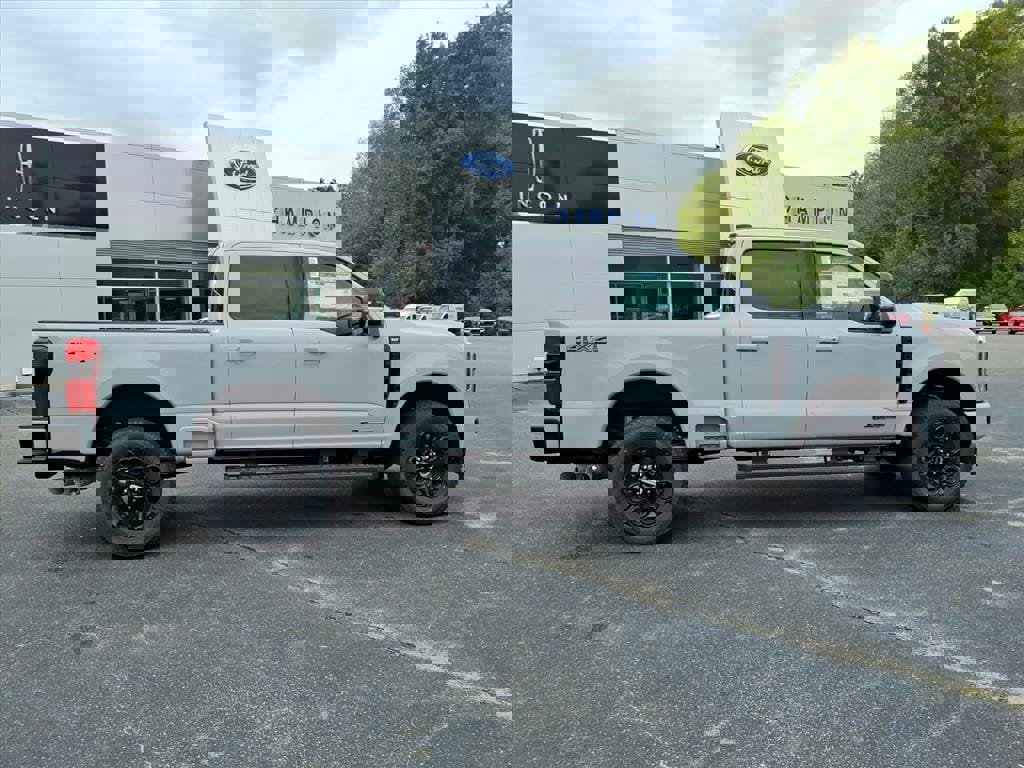 New 2025 Ford F250 XLT w/ Black Appearance Package image 27