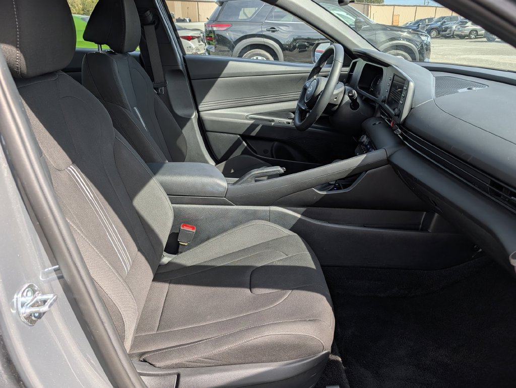 Used 2026 Hyundai Elantra Sport FWD image 31