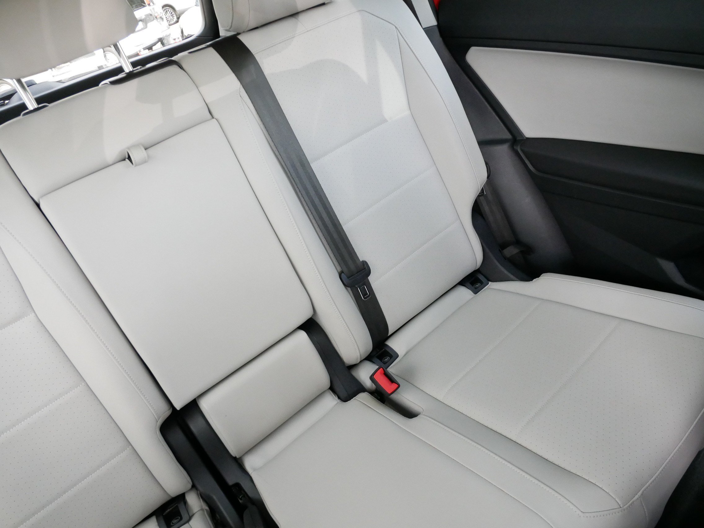 Used 2019 Volkswagen Tiguan SE w/ Panoramic Sunroof Package AWD/4WD image 14
