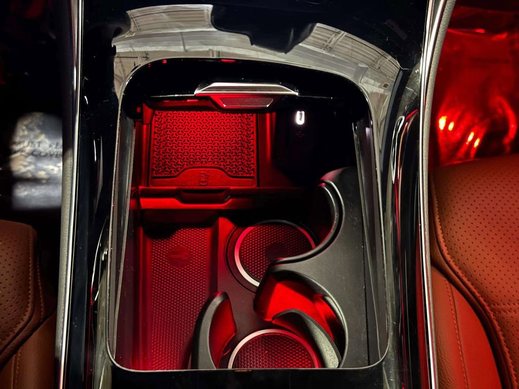 Used 2024 Mercedes-Benz GLC 300 4MATIC image 7