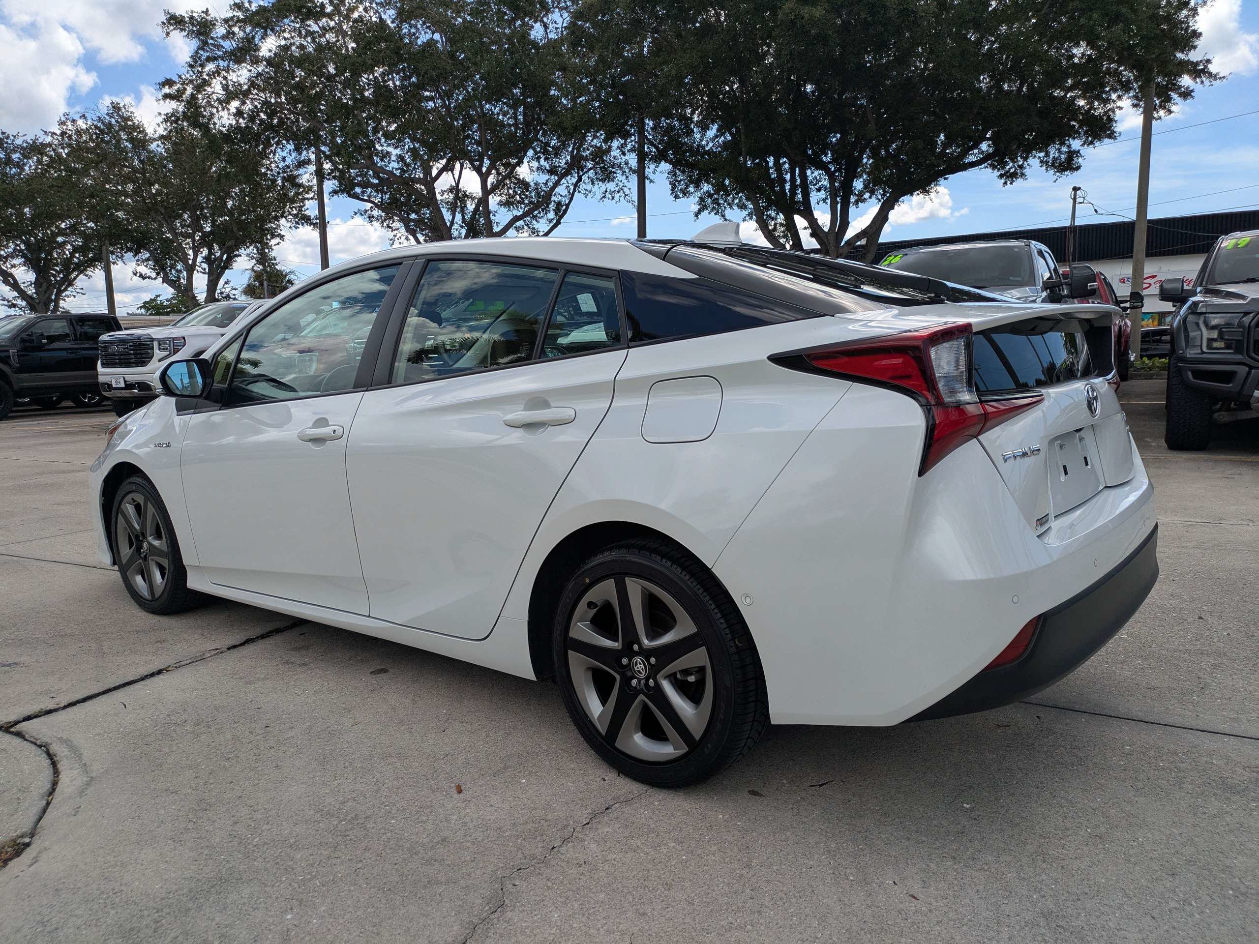 Used 2022 Toyota Prius Limited FWD image 6