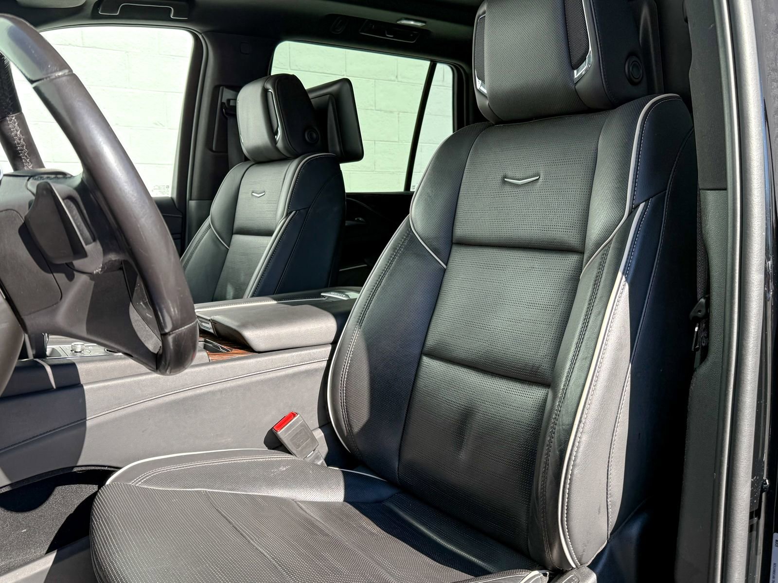 Used 2023 Cadillac Escalade Premium Luxury image 11