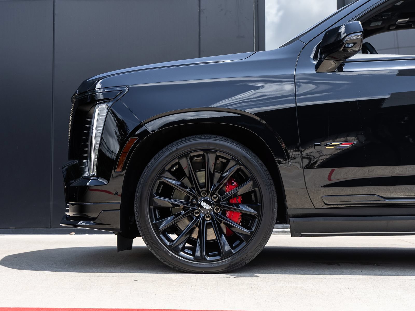 Used 2025 Cadillac Escalade ESV V AWD/4WD image 11