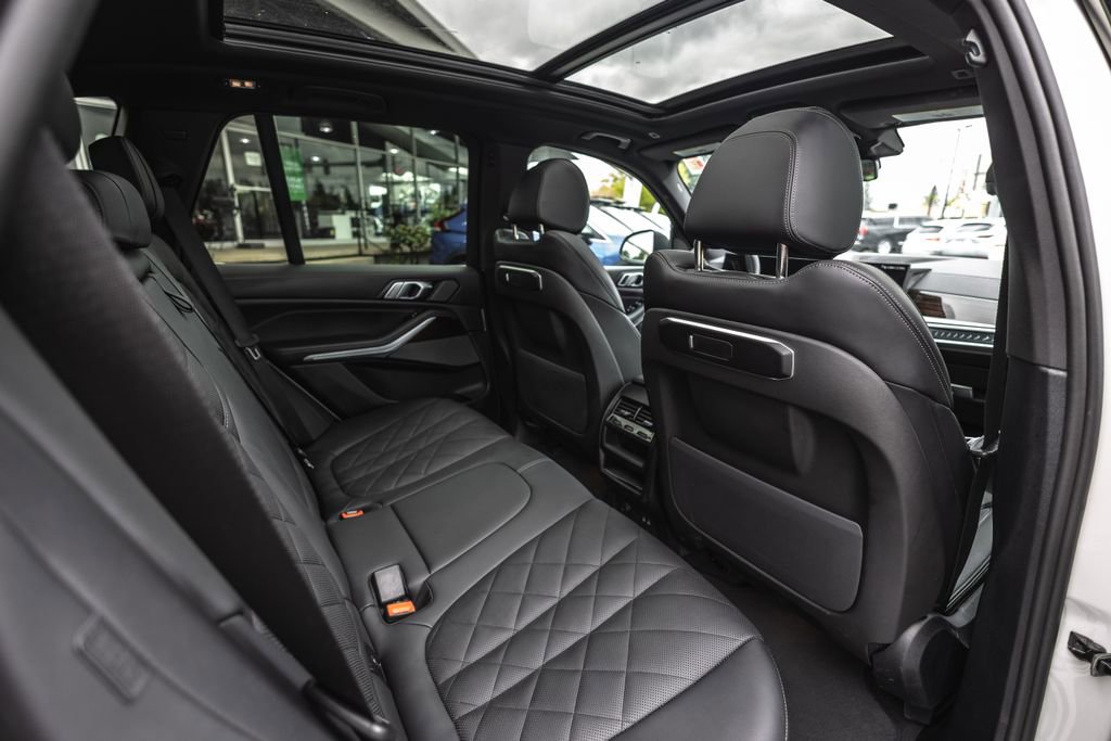 Used 2026 BMW X5 xDrive40i AWD/4WD image 32