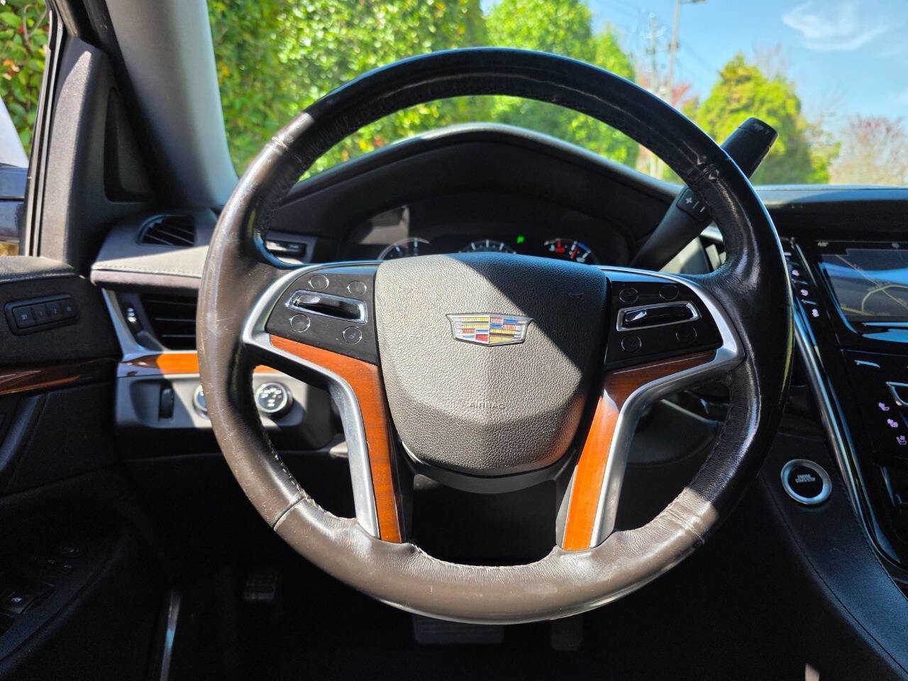 Used 2019 Cadillac Escalade ESV Luxury image 22