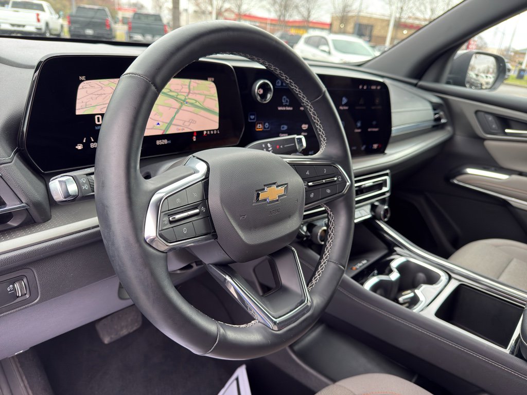 Used 2025 Chevrolet Traverse LT image 38